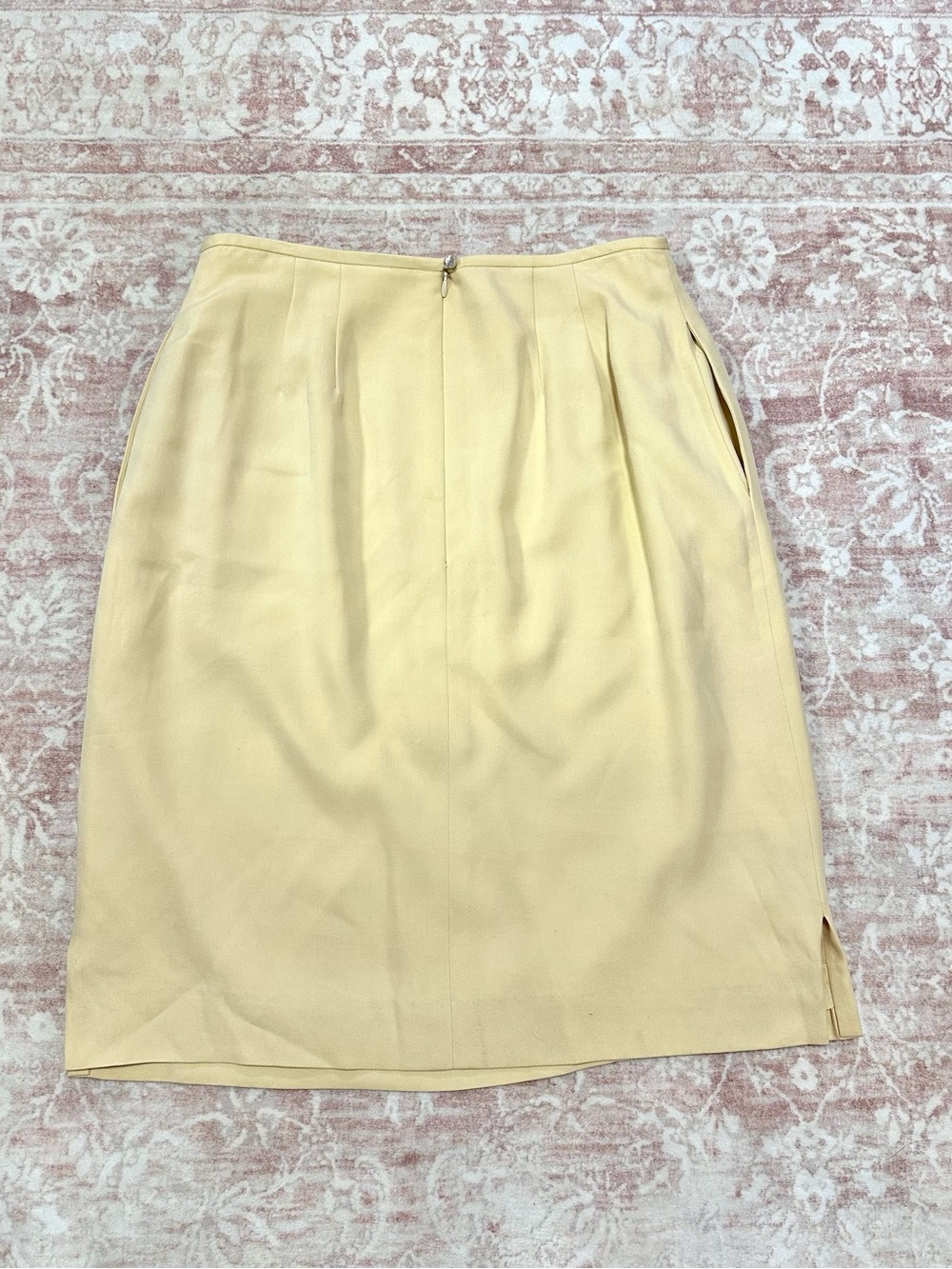Vintage 🌼 100% Silk Butter Yellow Liz Claiborne Skirt W/ Pockets - Picture 2 of 12